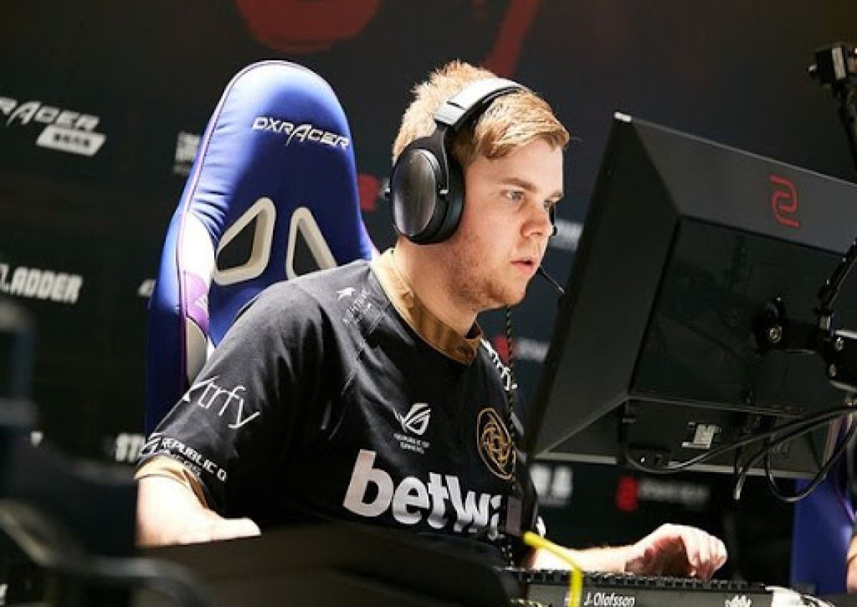 North to sign Lekr0