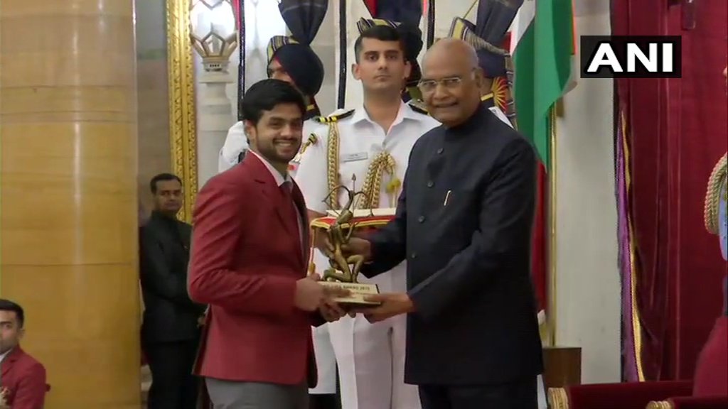 Sai Praneeth receiving the Arjuna Award