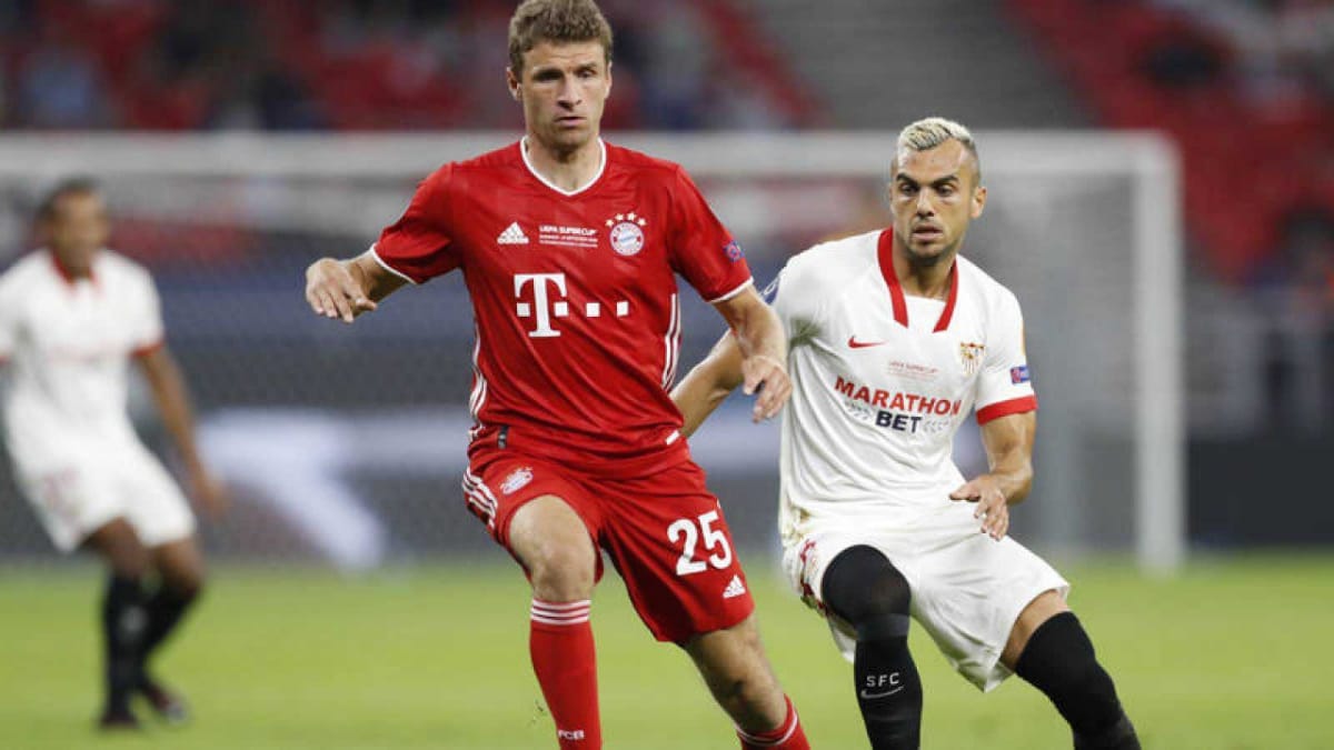 Muller equals Schweinsteiger’s record of Most Club Trophies