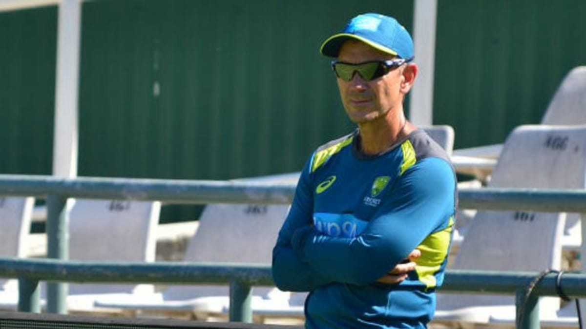 Reports say Australian players are unhappy with Justin Langer; coach defends himself