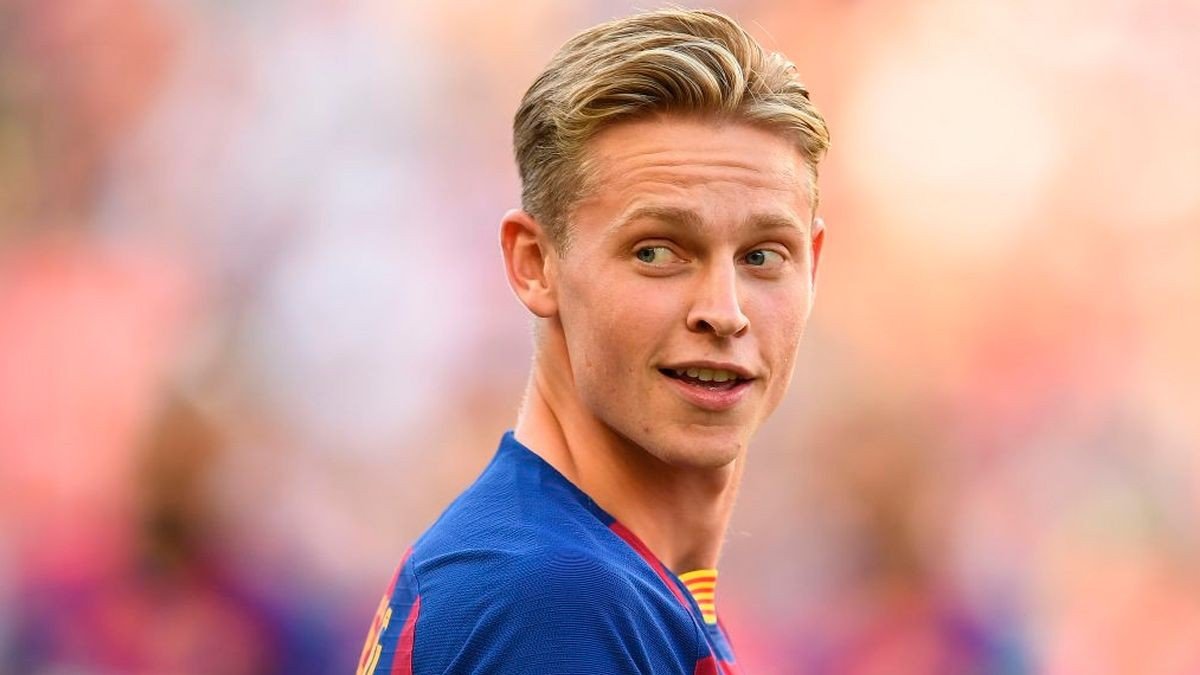 Frenkie de Jong’s earlier statements indicate he’d prefer Manchester United over Manchester City