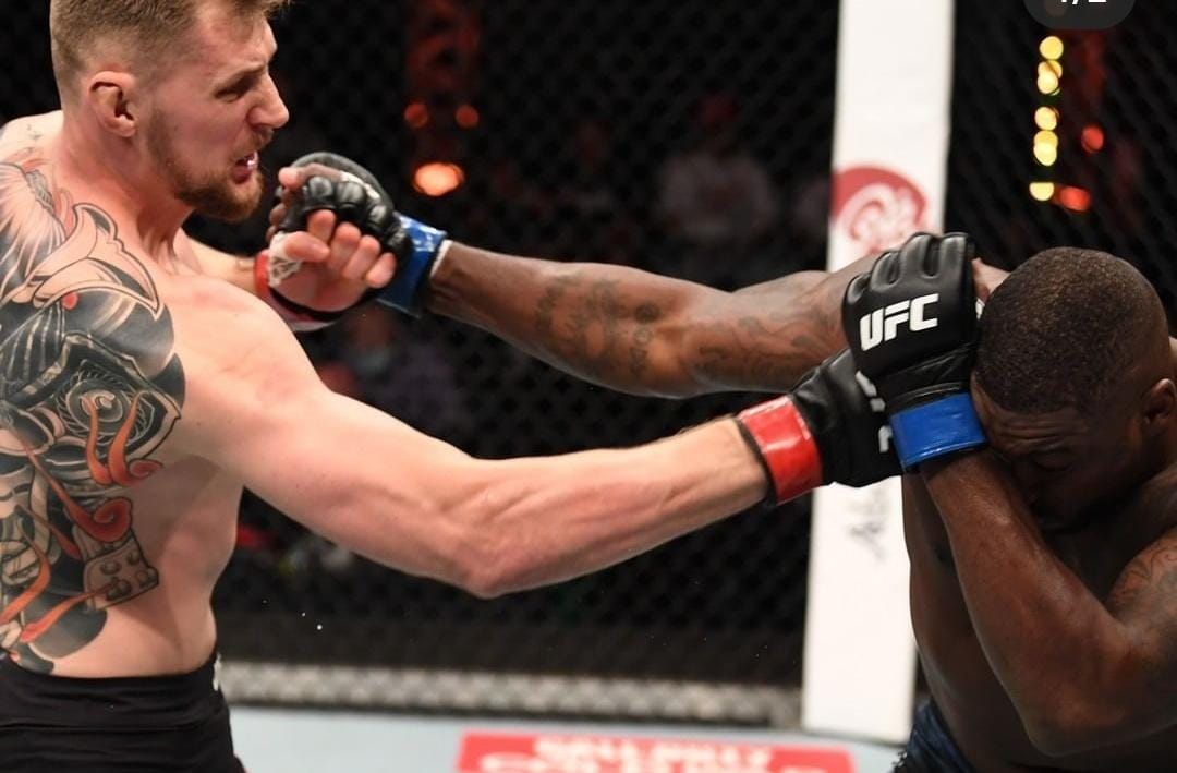 UFC 254: Alexander Volkov puts away Walt Harris via TKO in round 2