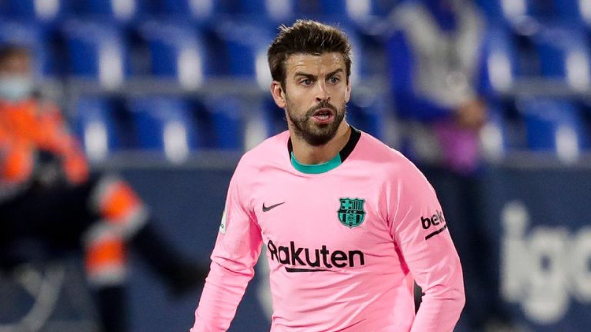 Gerard Pique criticizes Barcelona Board