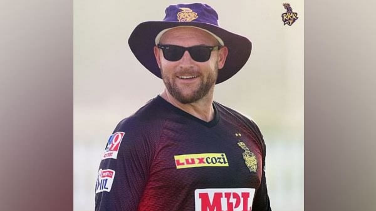 Watch: “Oh Man! He’s a Keeper” – Brendon McCullum flaunts his football goal-keeping skills during a training session with KKR