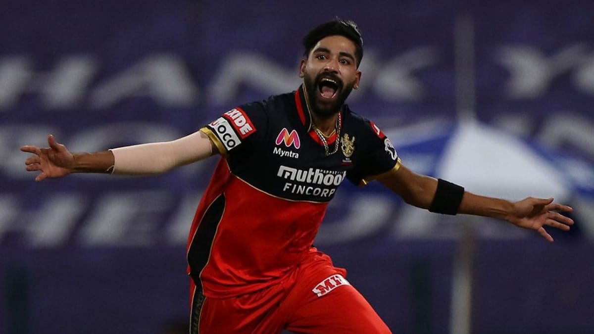 IPL 2020 : “But then we thought let’s go with Siraj,” Kohli reveals he had other plans before handing Siraj the new ball