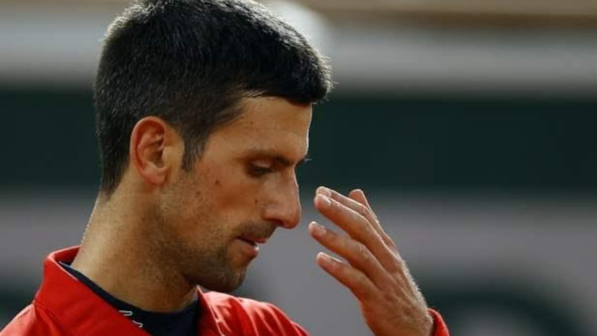 “Awkward Déjà Vu,” says Novak Djokovic after hitting lines person again at Roland Garros 2020