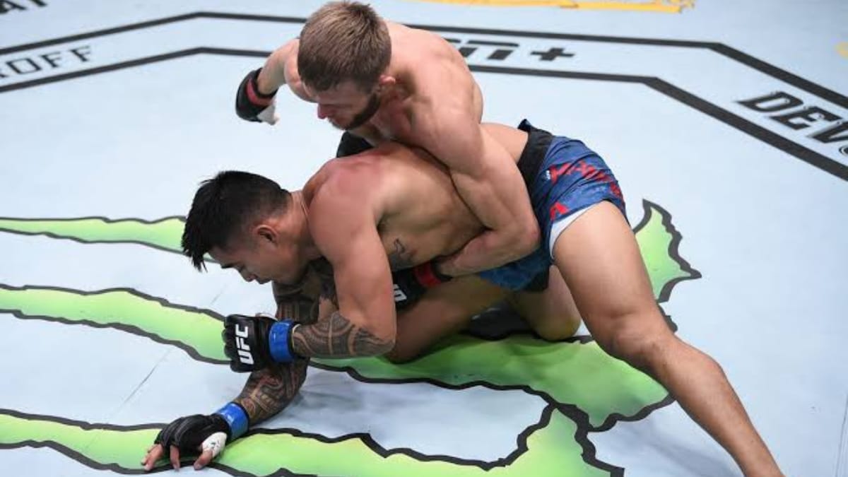 UFC Vegas 15: Jonathan Pearce def. Kai Kamaka III via TKO