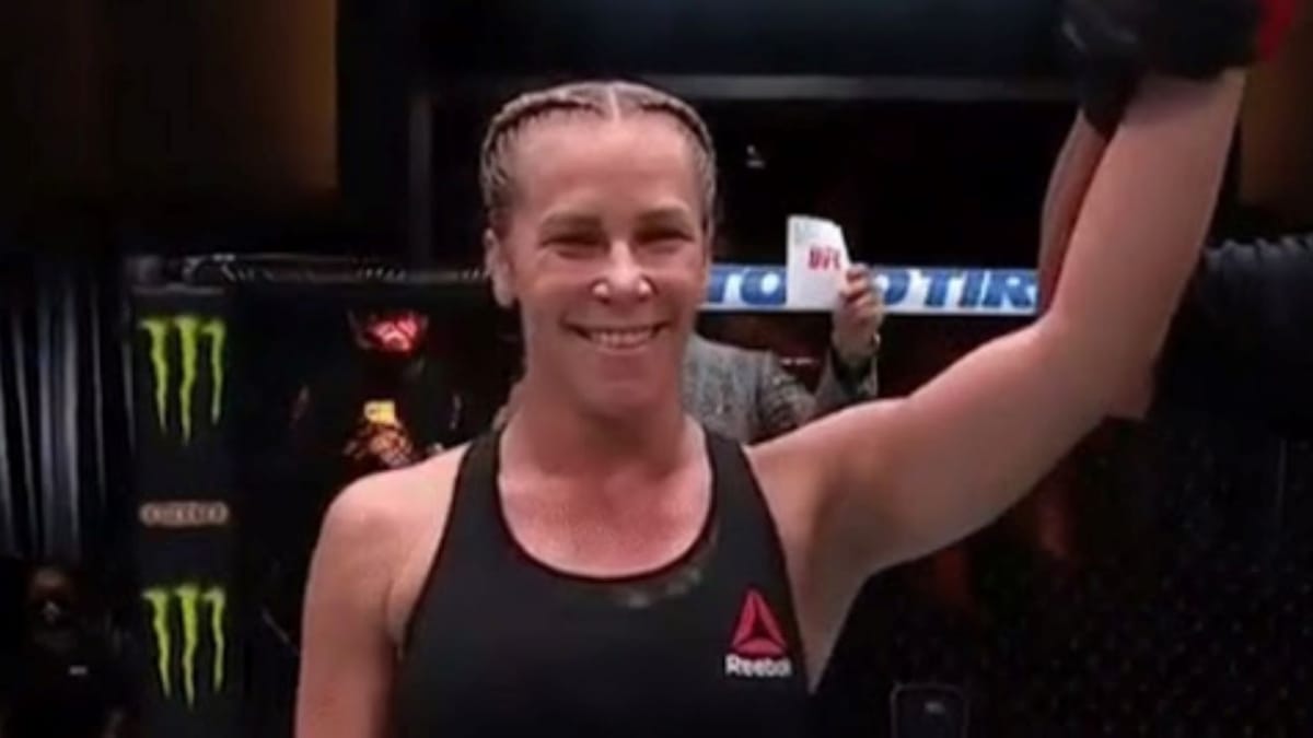 Katlyn Chookagian wins her bout against Cynthia Calvillo via unanimous decision