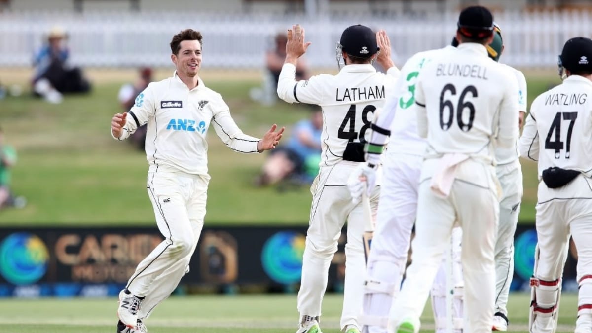 New Zealand vs Pakistan: WATCH – Mitchell Santner takes stunning catch to break Pakistani hearts on Day 5