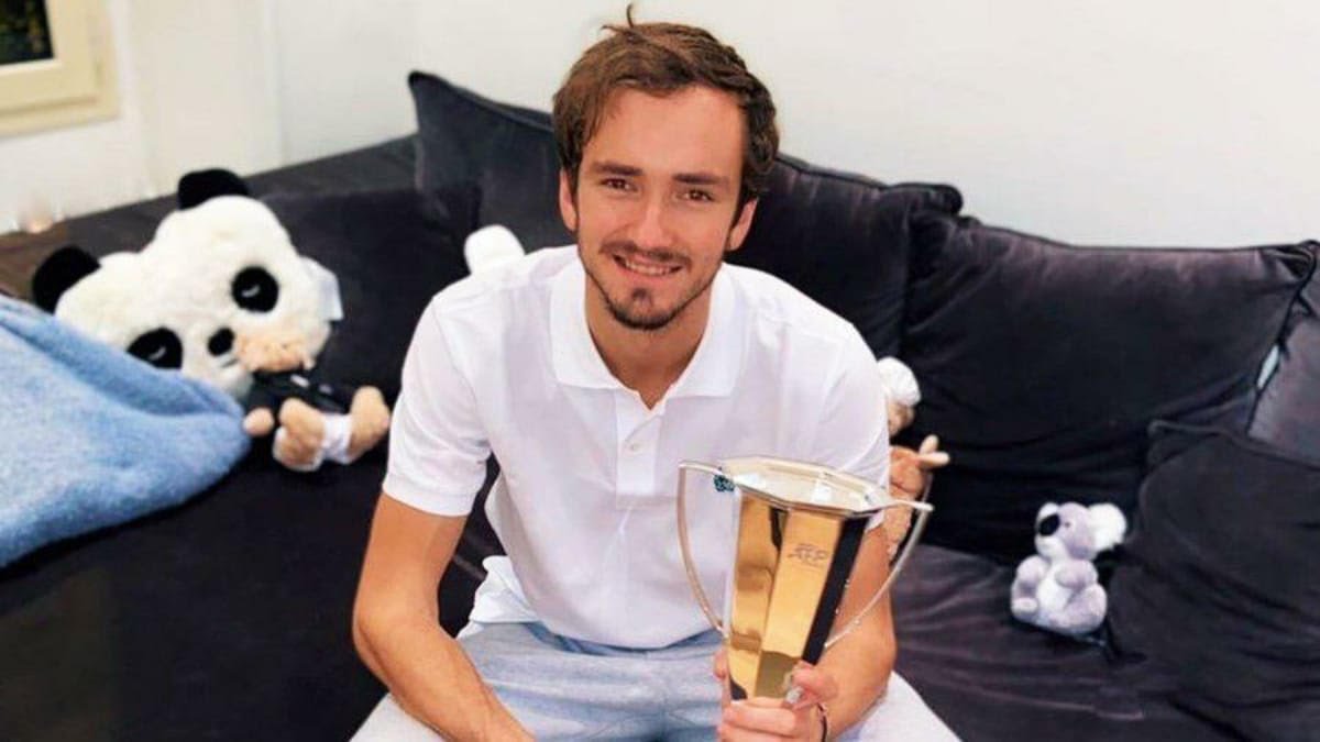 Daniil Medvedev reacts to finally being ‘reunited’ with his Nitto ATP Finals 2020 trophy