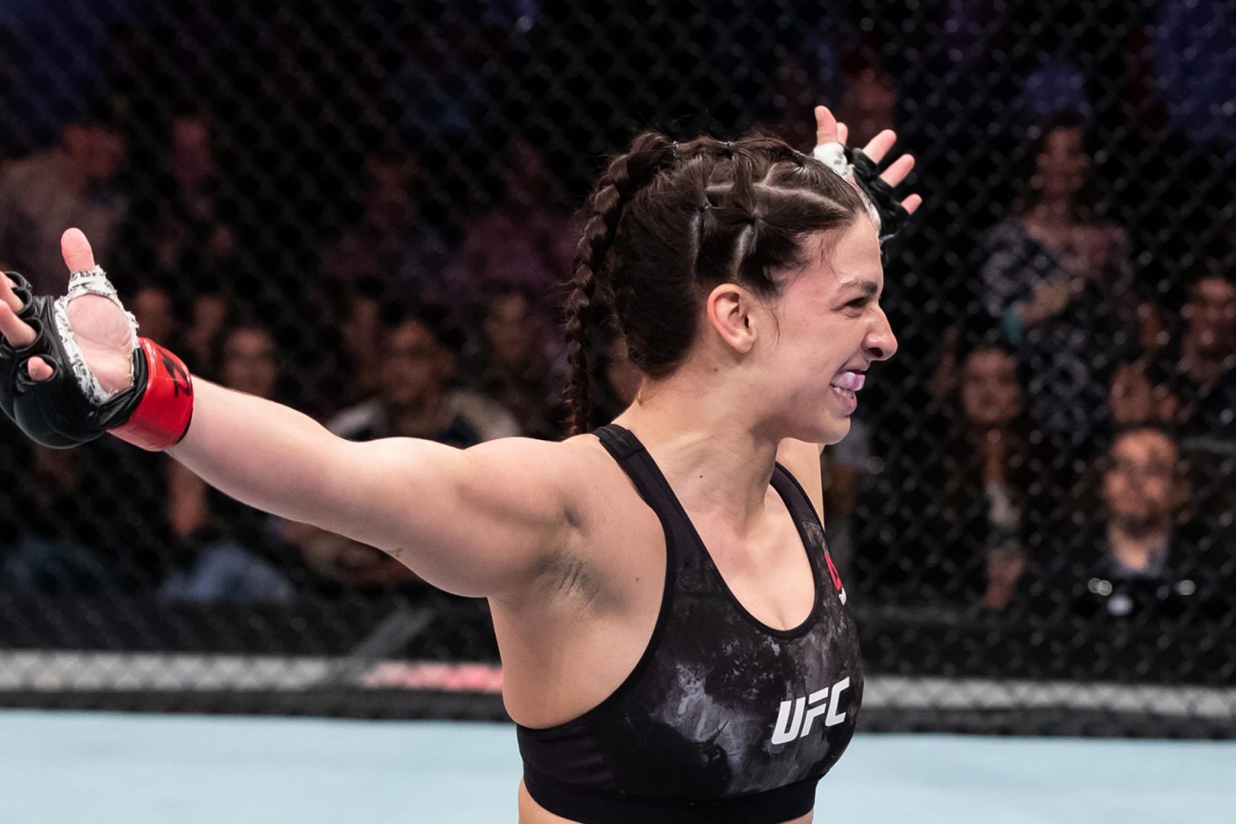 UFC Vegas 23 : Mackenzie Dern beats Nina Ansaroff  via. submission in the first round!