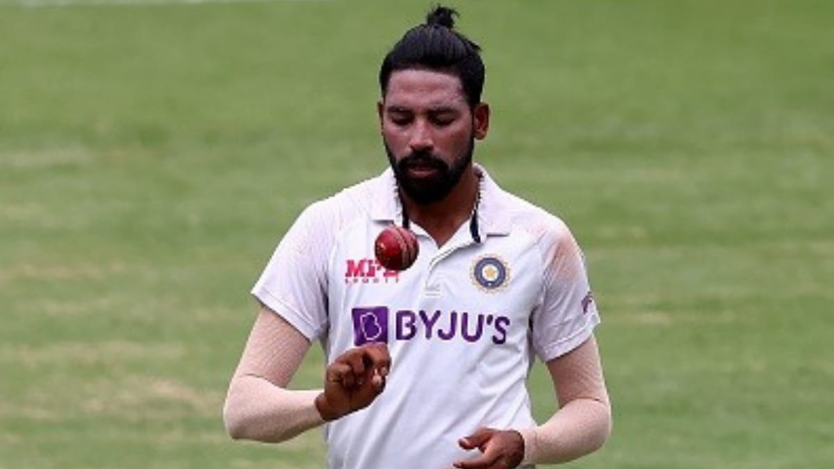 India vs Australia: Watch as Mohammed Siraj receives a standing ovation and a hug from Jasprit Bumrah for his maiden 5-wicket haul