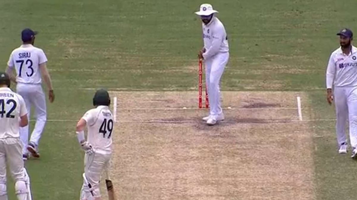 India vs Australia: WATCH – Rohit Sharma pulls off a Steve Smith, shadow bats on the crease as latter looks on