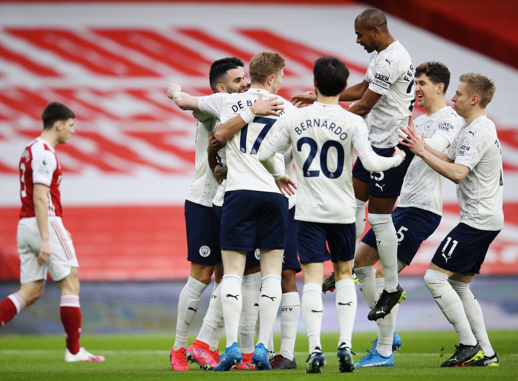 Manchester City extend winning streak to 18 games with a 1-0 victory over Arsenal