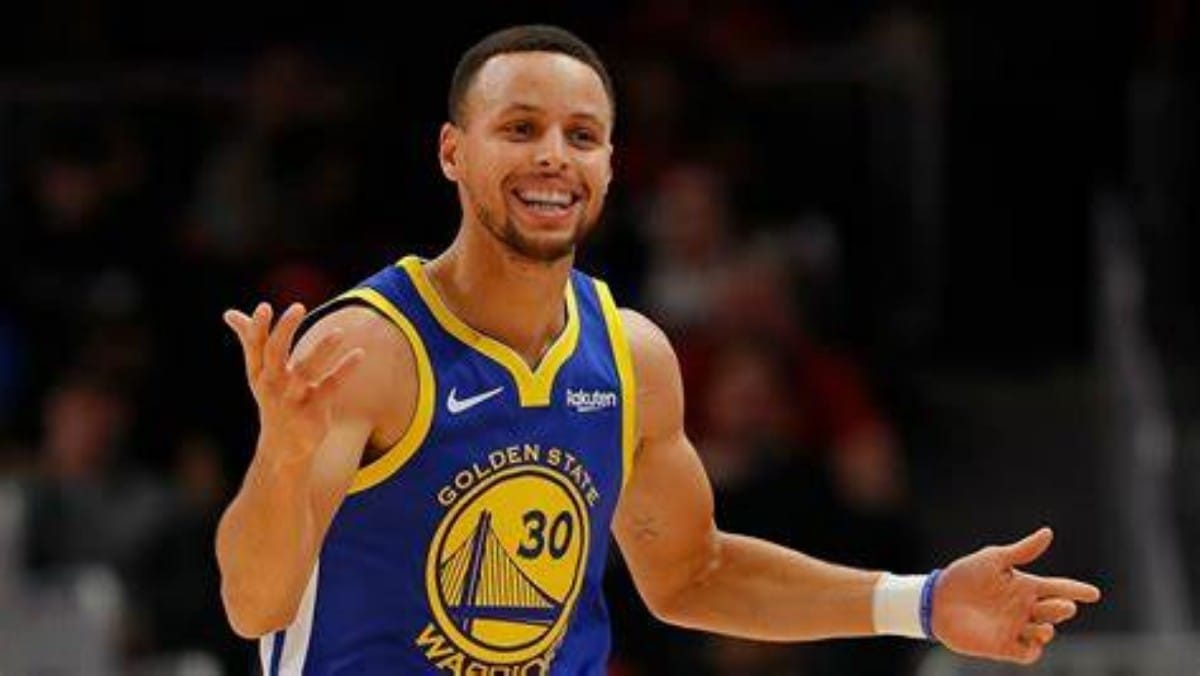 Watch: Twitter hypes for historical feat as Stephen Curry knocks wild shots from half-line in Warriors vs 76ers pre-game