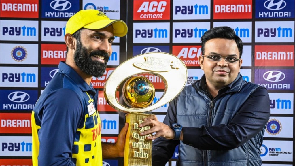 Jay Shah presents Dinesh Karthik with Syed Mushtaq Trophy