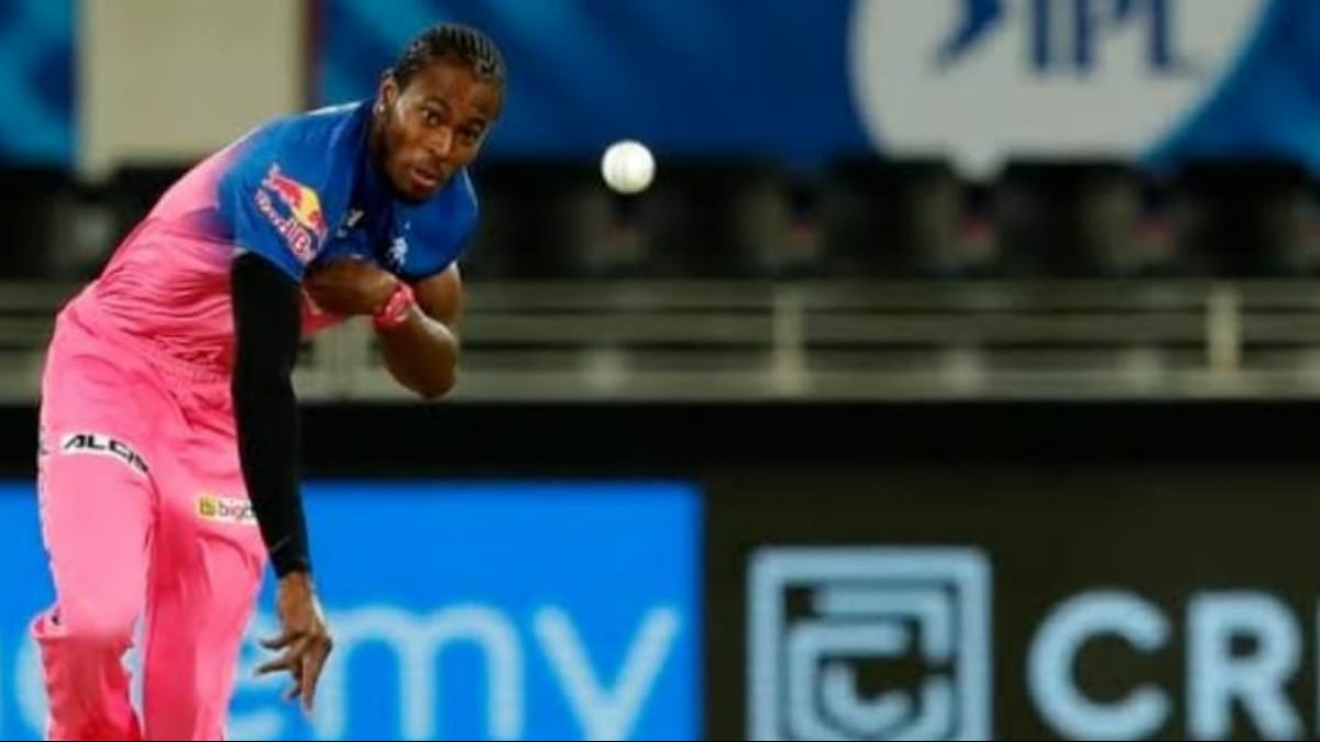 Jofra Archer undergoes successful surgery to remove small fragments of glass on his right hand; set to miss first half of IPL 2021