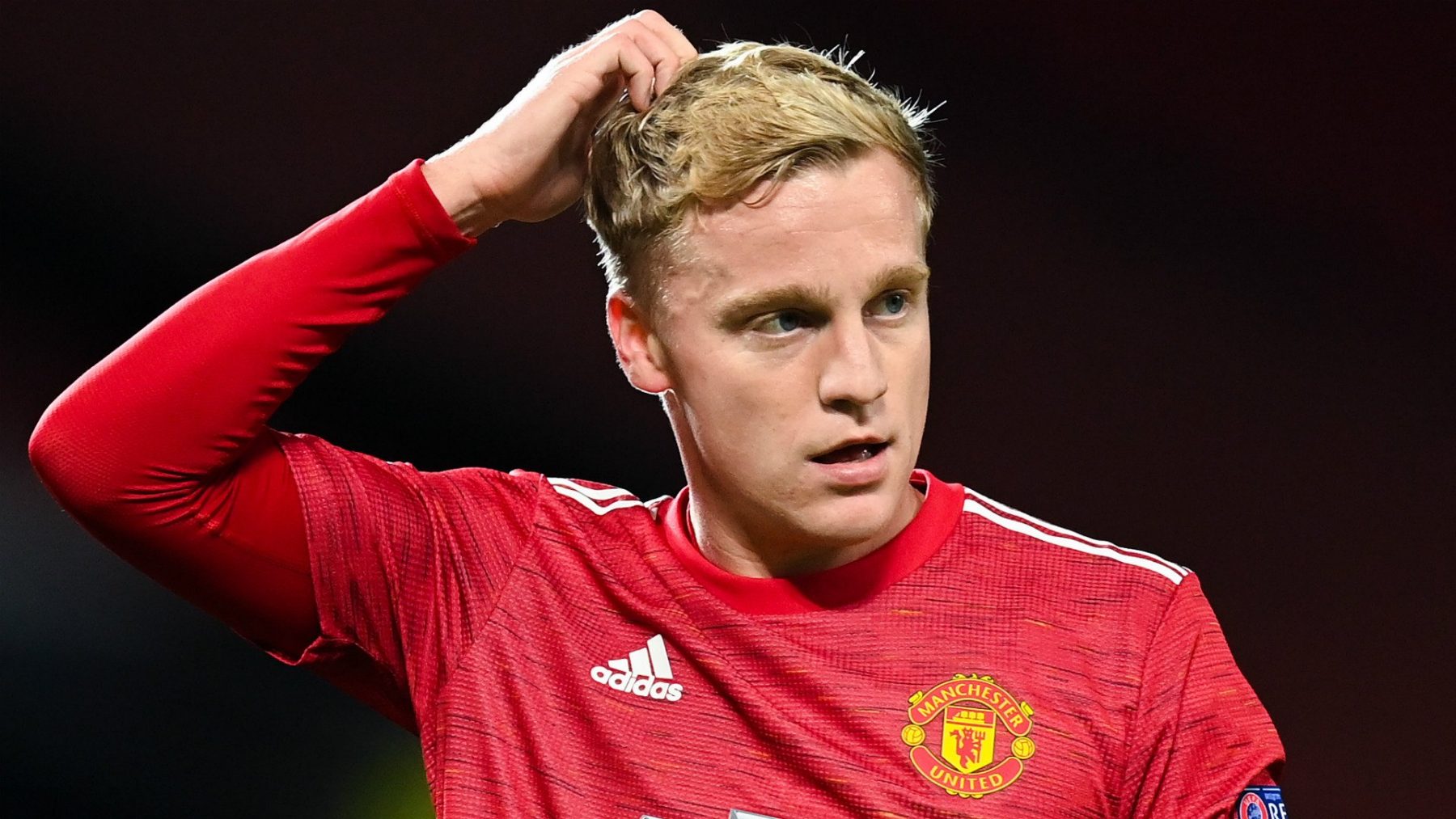 Frank De Boer believes Donny Van de Beek might leave Manchester United due to lack of playing time