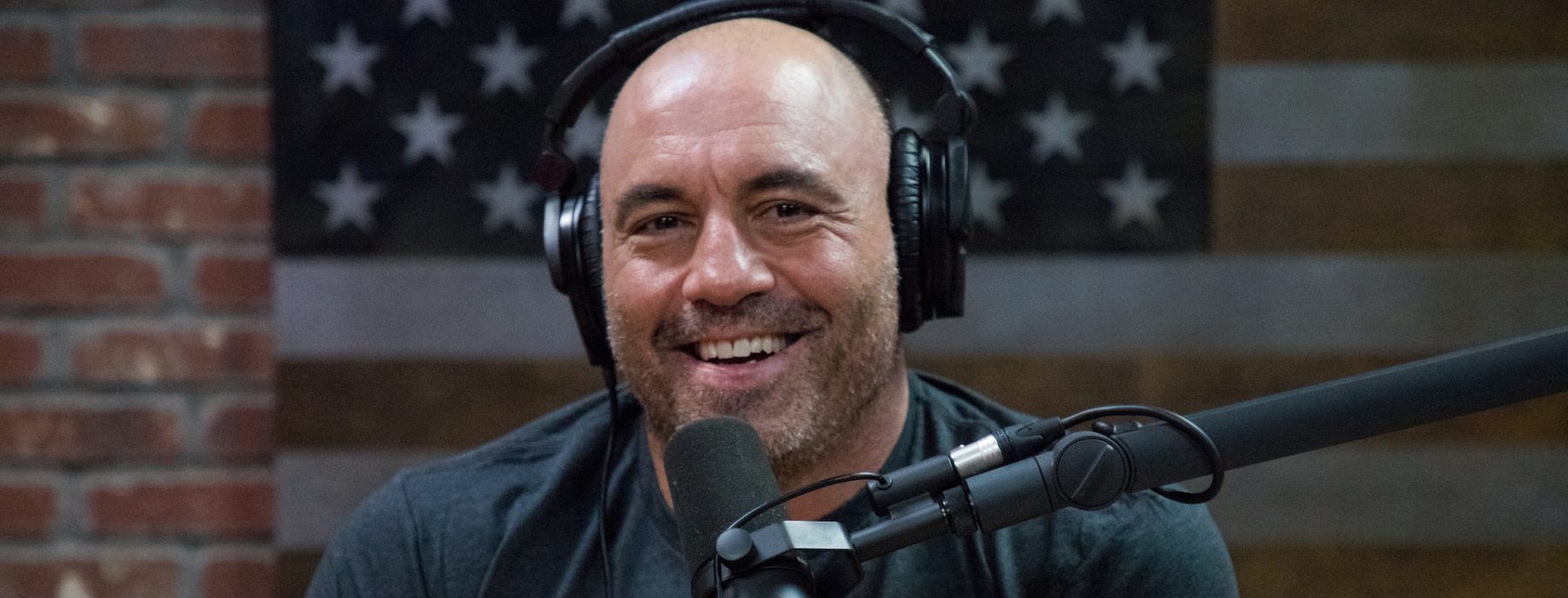 “Fake doctors” tried to “cancel” Joe Rogan for his Coronavirus vaccine remarks