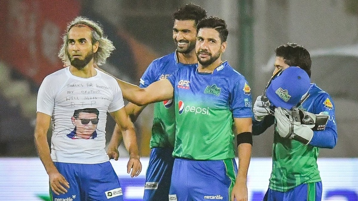 Pakistan Super League: WATCH – Imran Tahir pays touching tribute to the late Tahir Mughal after taking a wicket