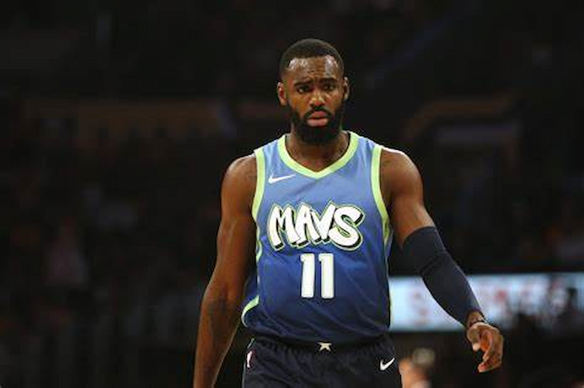 Video: Tim Hardaway Jr returns from locker room after early injury in Mavericks vs Clippers Game 7