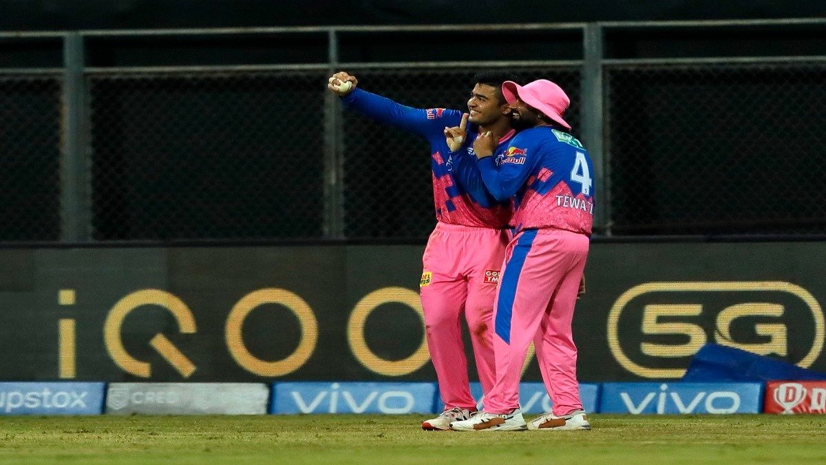 IPL 2021: Twitter reacts as Riyan Parag and Rahul Tewatia come up with ‘selfie celebration’