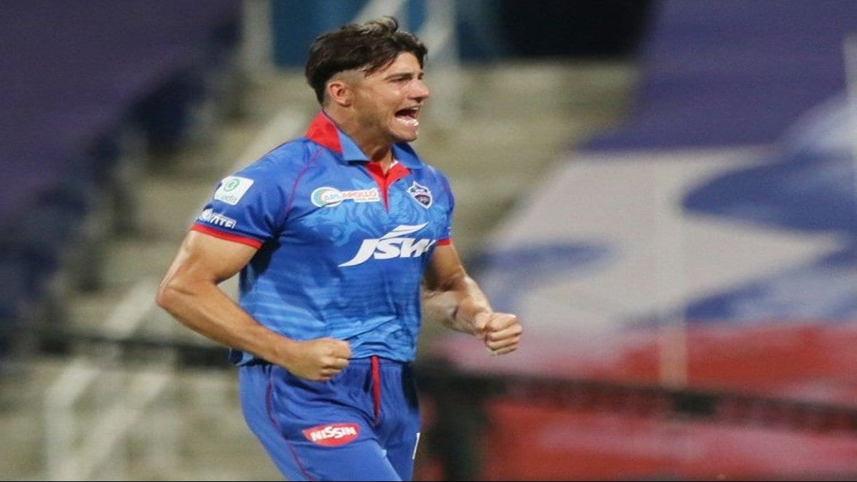 IPL 2021: WATCH – Marcus Stoinis reacts as Amit Mishra makes half-hearted attempt to save a boundary