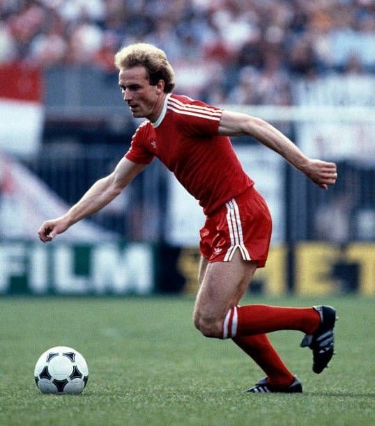 Karl Heinz Rummenigge PES MOBILE : Best position, playing style, skills and more