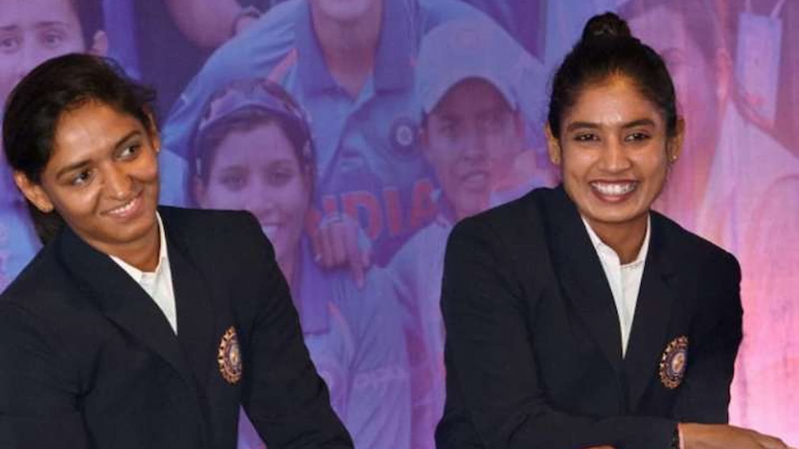 Fan asks Harmanpreet Kaur to describe Mithali Raj in one word; Indian WT20I skipper responds