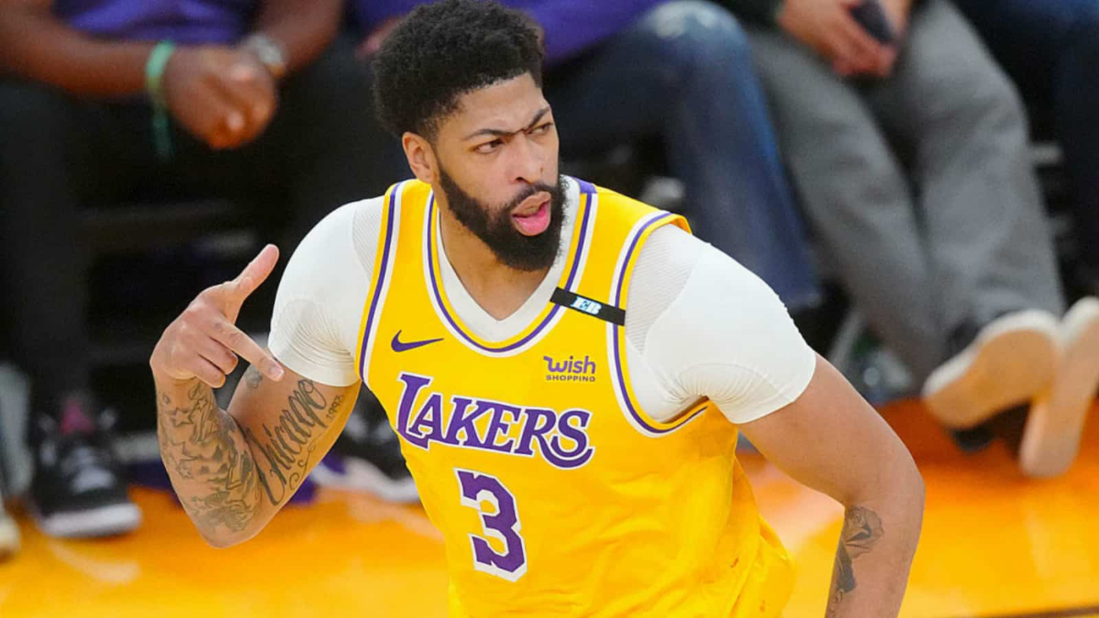 “So F***ing Soft”: Twitter Reacts as Anthony Davis leaves Trail Blazers vs LA Lakers due to stomach illness