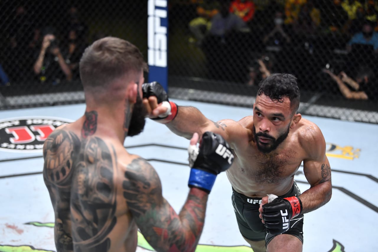 UFC Vegas 27 (Main-event): Rob Font puts up a striking  clinic and beats Cody Garbrandt