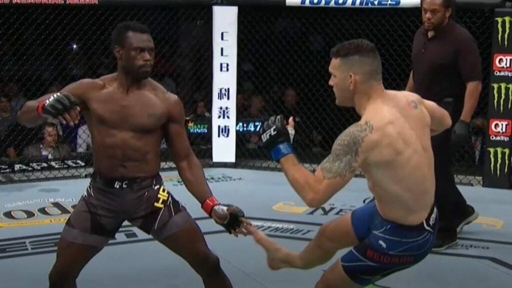 Uriah Hall vs Chris Weidman