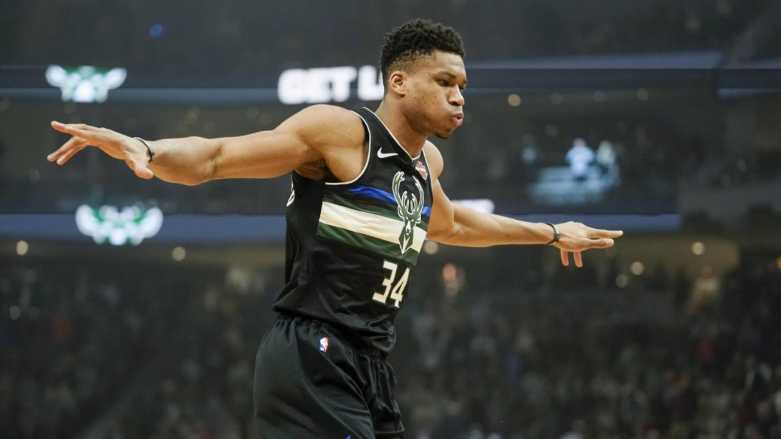 Milwaukee Bucks Giannis Antetokounmpo becomes stands parallel to epic NBA record by Charles Barkley