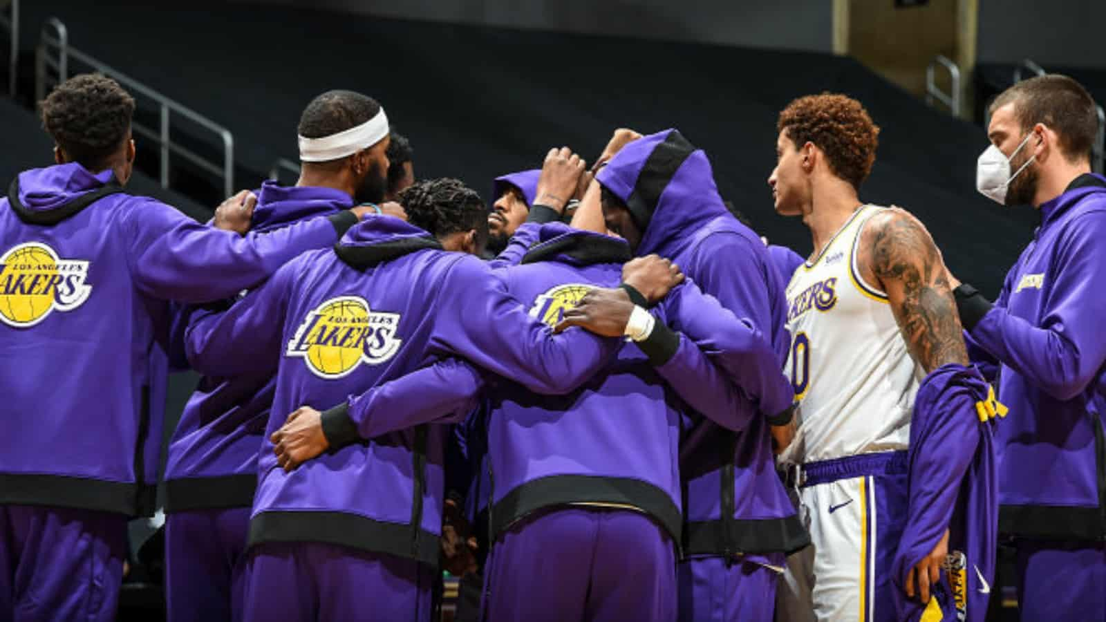 Can Los Angeles Lakers avoid play-in and seal a spot in the playoffs?