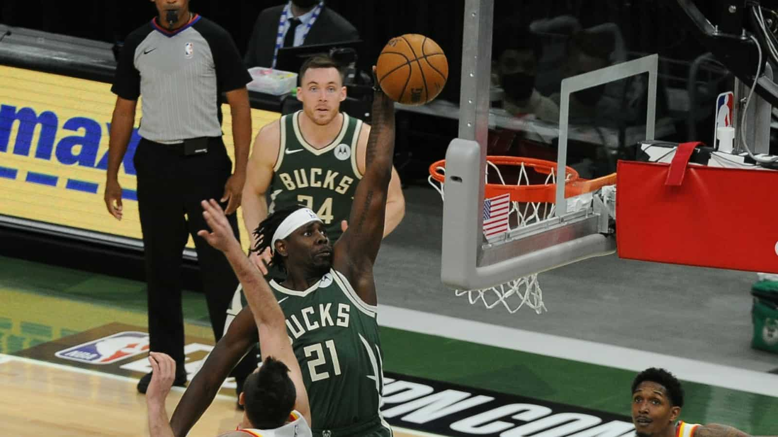 Milwaukee Bucks Handed Huge Blow vs Brooklyn Nets After Jrue Holiday Injury Scare Looms Over