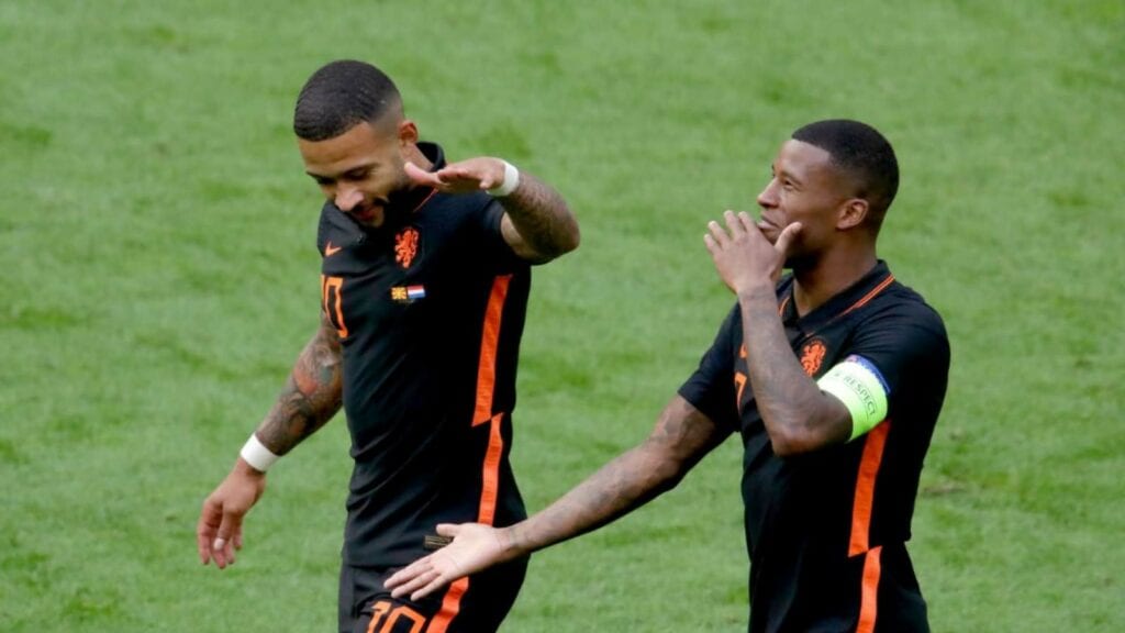 Wijnaldum and Depay celebrate