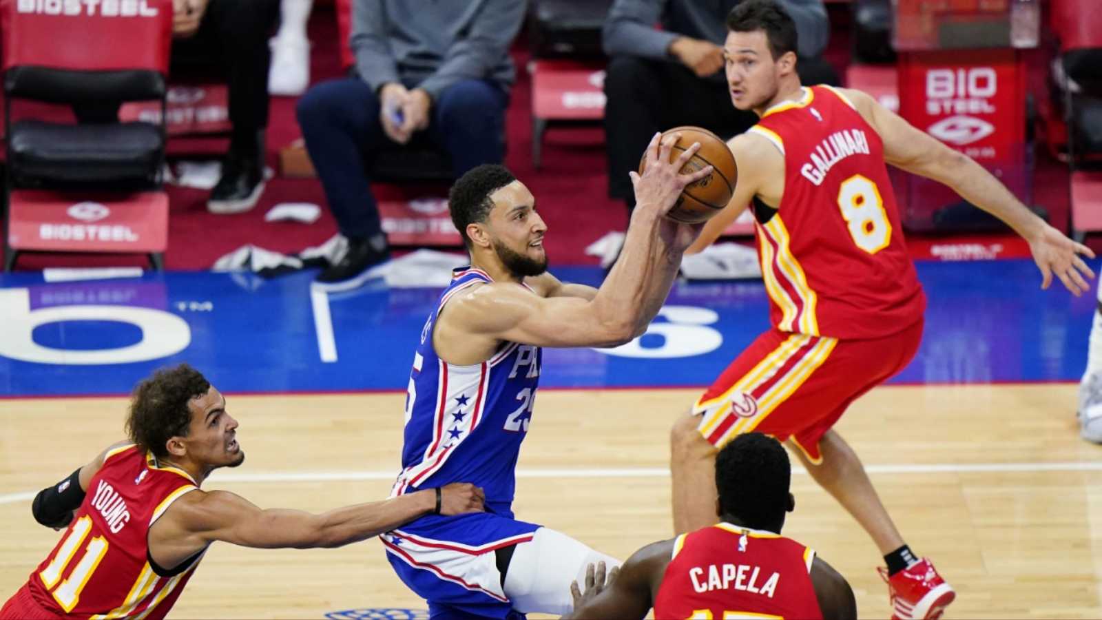 WATCH: Philadelphia 76ers fan teaches Ben Simmons how to shoot a free throw; misses badly