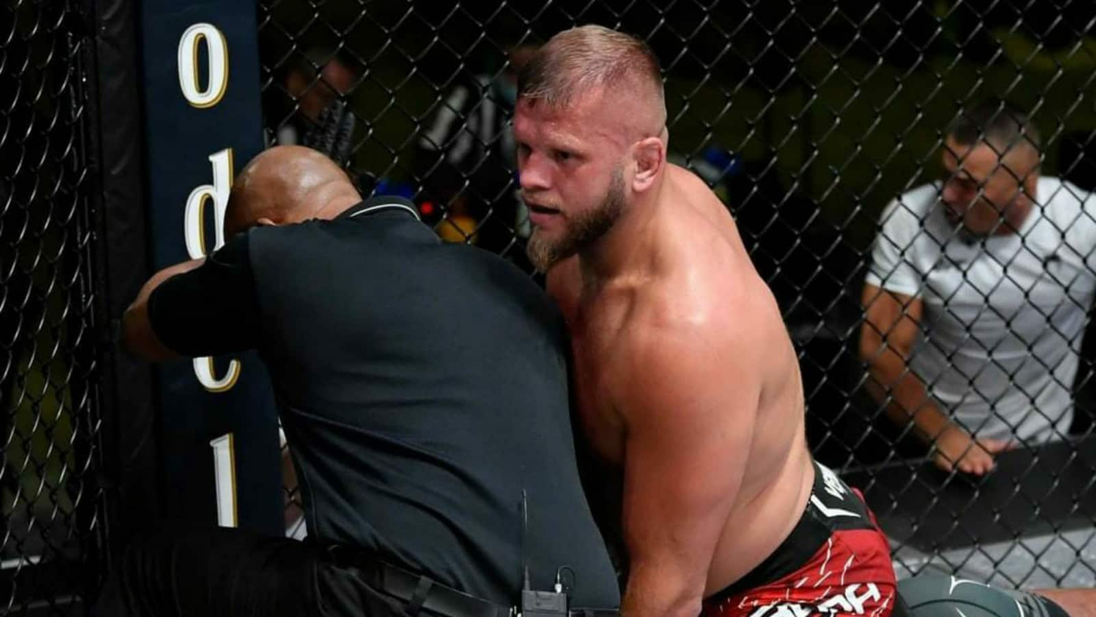 UFC Vegas 28 (co-main event): Marcin Tybura destroys Walt Harris with his ground-and-pound