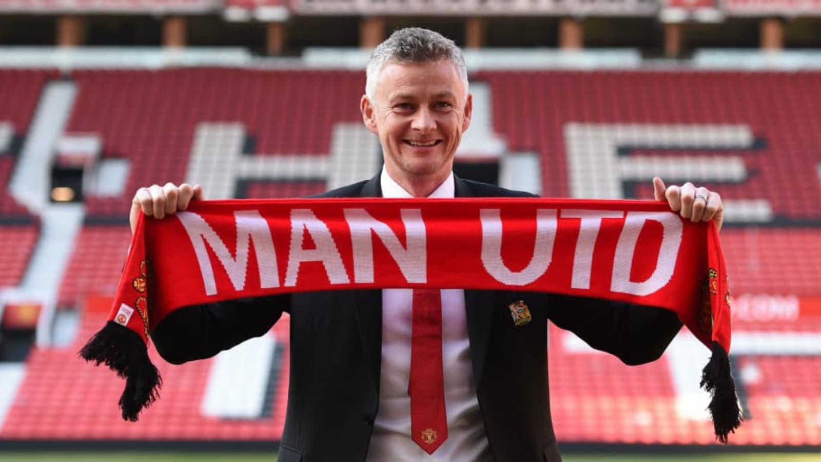 Ole Gunnar Solskjaer signs contract extension at Manchester United