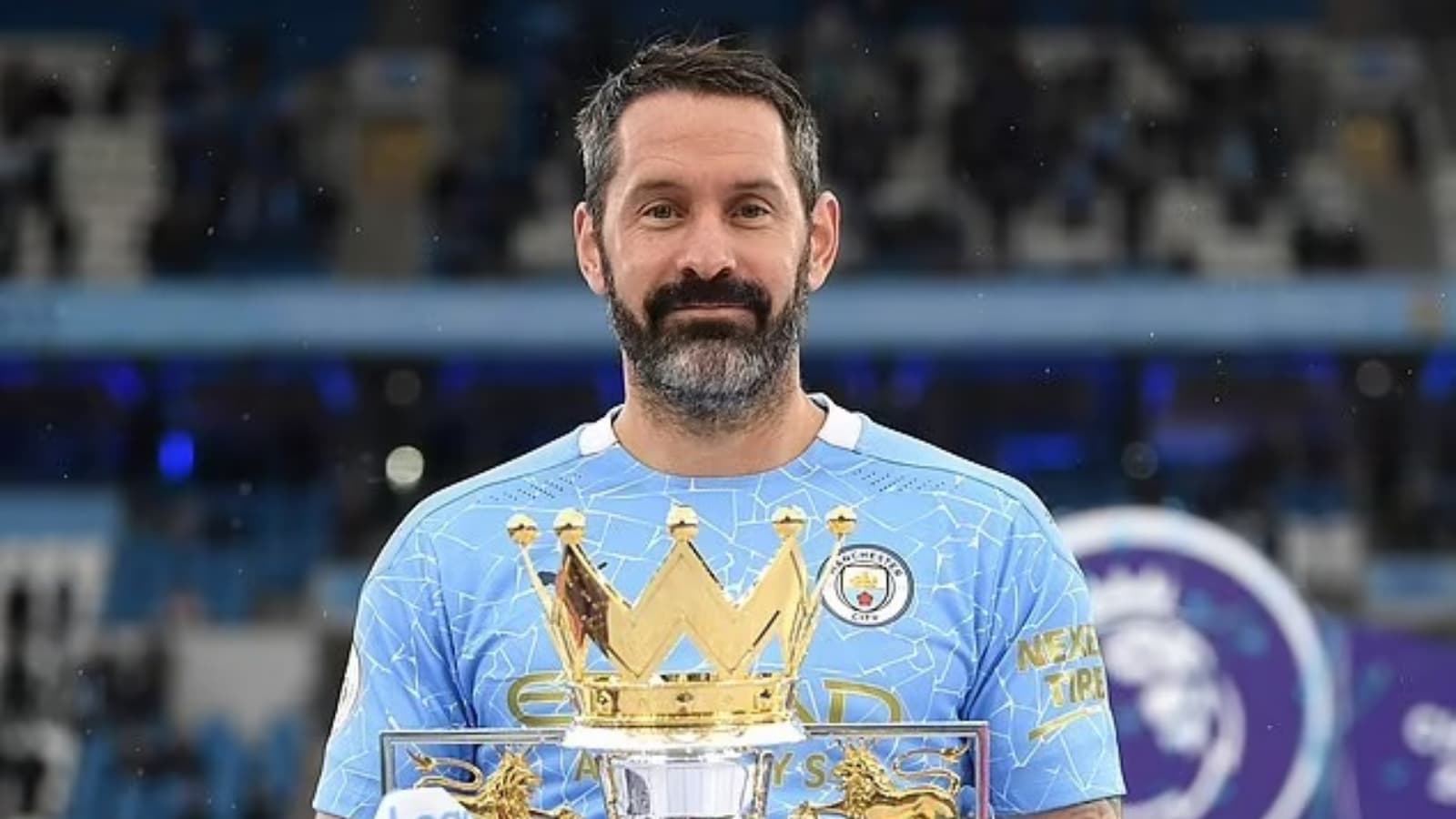 Manchester City sign Scott Carson on a one-year deal