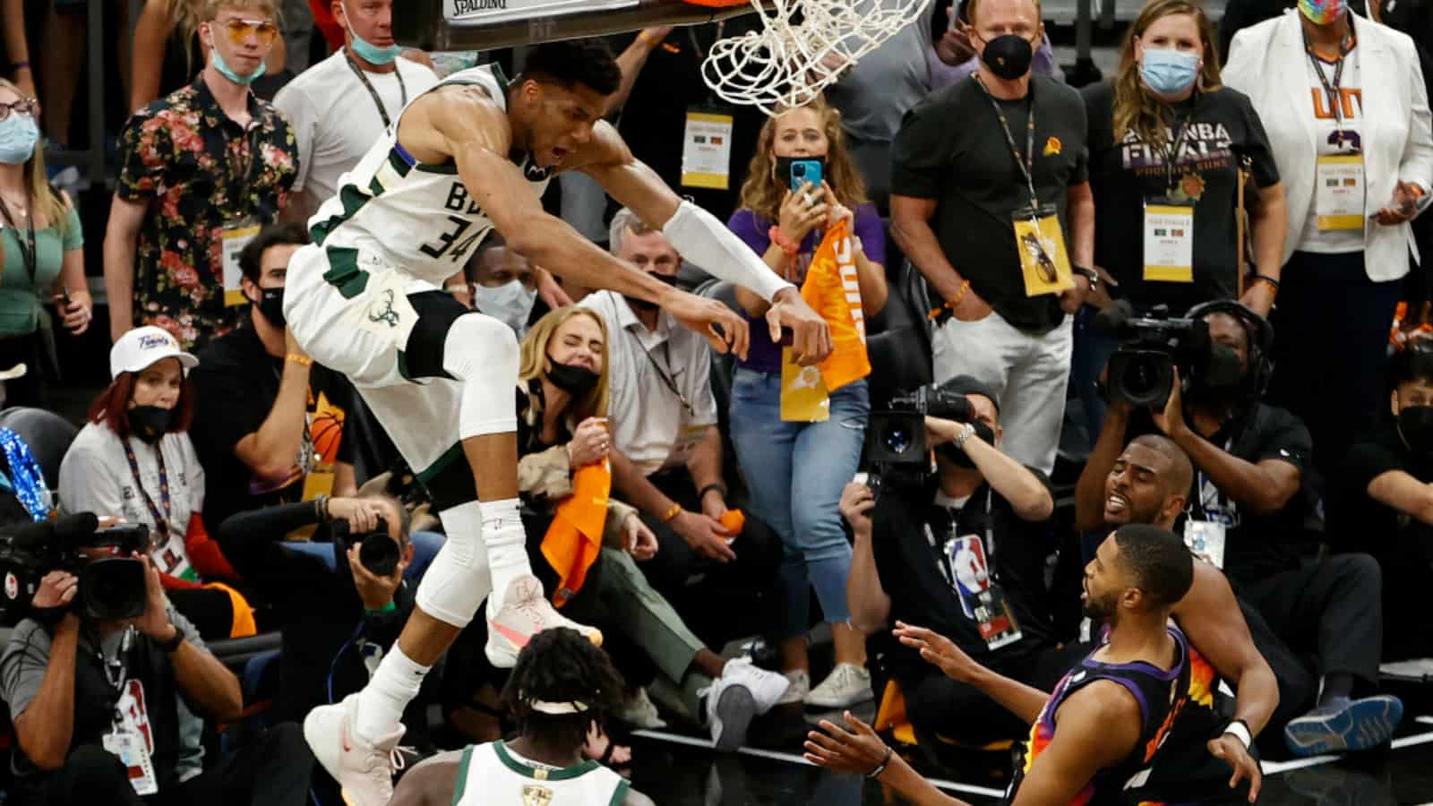 “He’s a very dominant player, reminds me on Shaq” Scottie Pippen speaks highly of 2-time MVP Giannis Antetokounmpo and his modern-era dominance