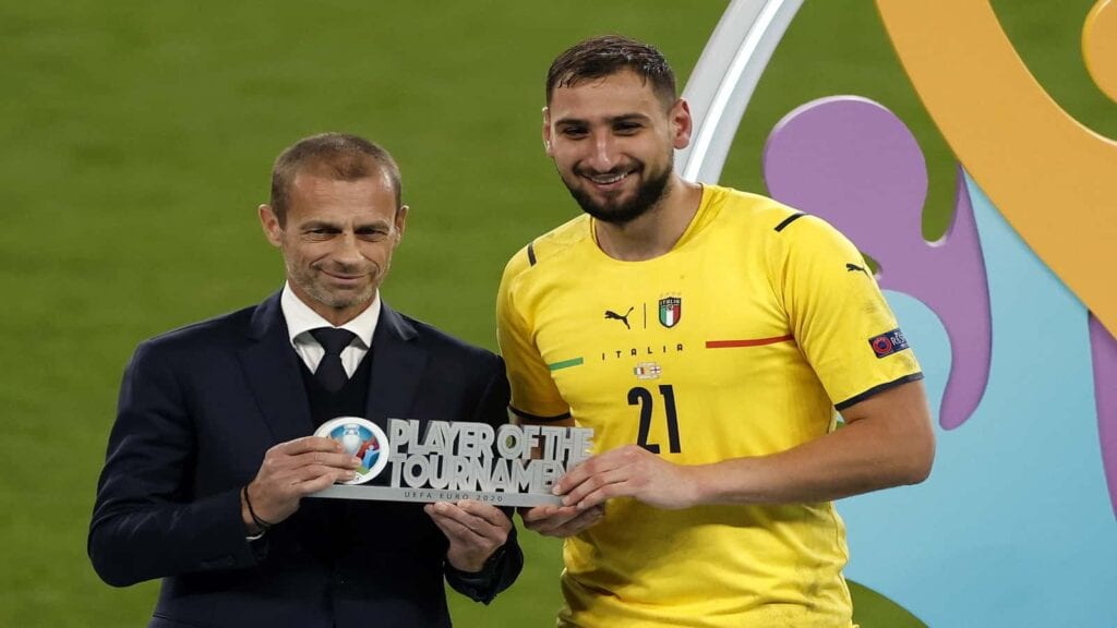 Gianluigi Donnarumma with the Best Player Award