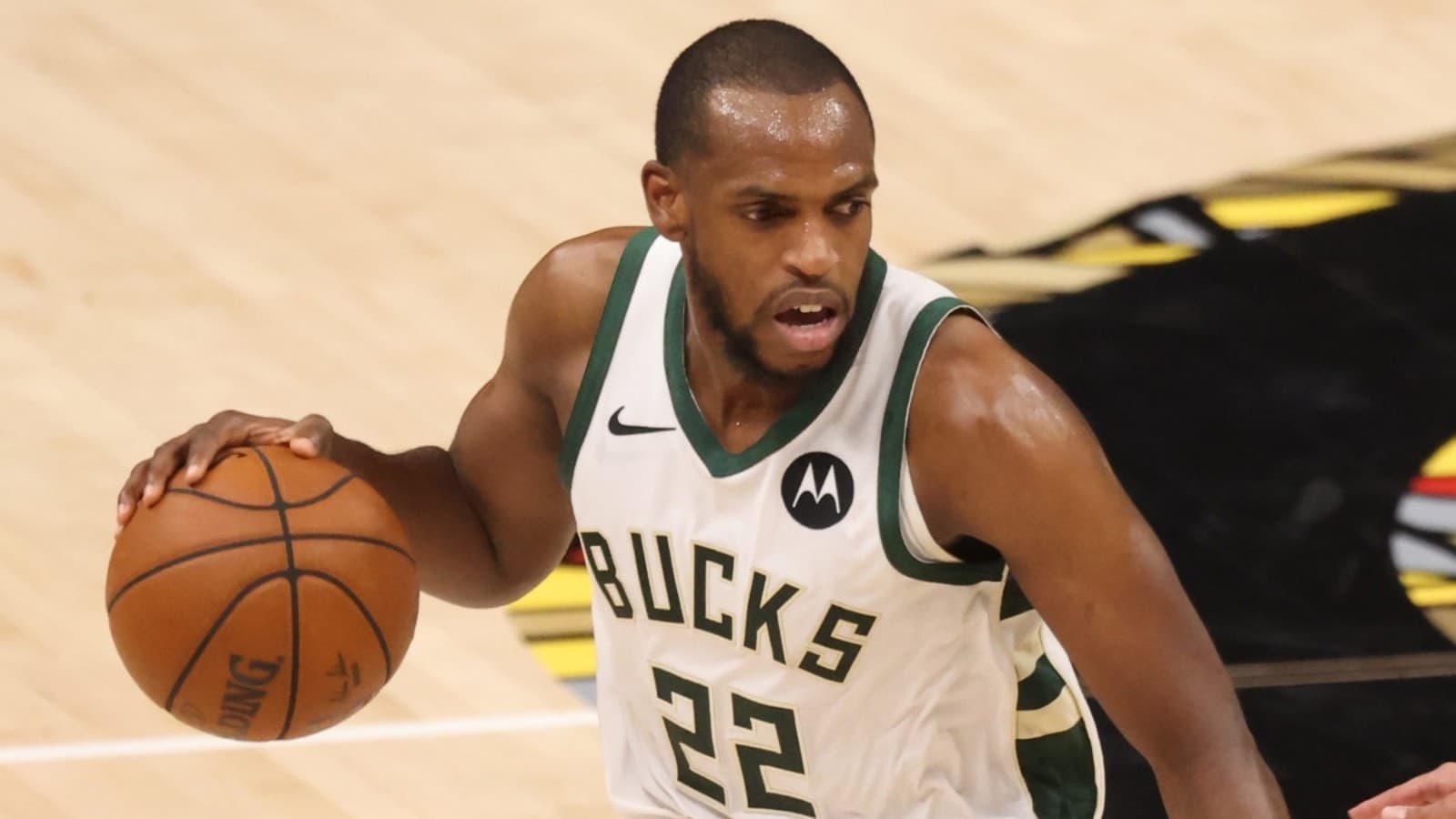 3 players who could replace Khris Middleton for Milwaukee Bucks amid knee injury concerns