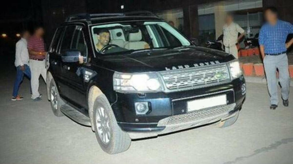 MS Dhoni Land Rover