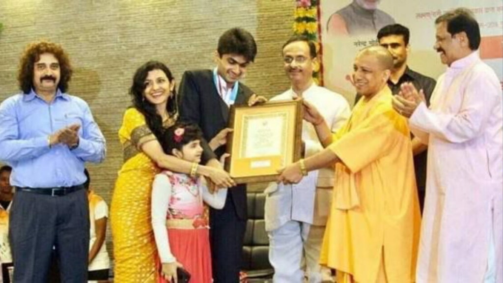 Yathiraj and his family receiving an award