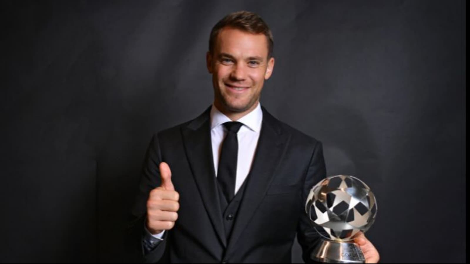 Manuel Neuer Net Worth,Football Career, Endorsements, Parents, Girlfriend and more