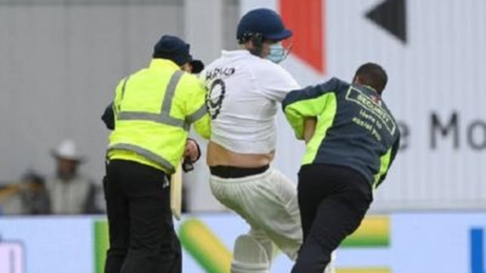 Jarvo makes a comeback in the England vs India Test series; leaves the cricket fans in stitches