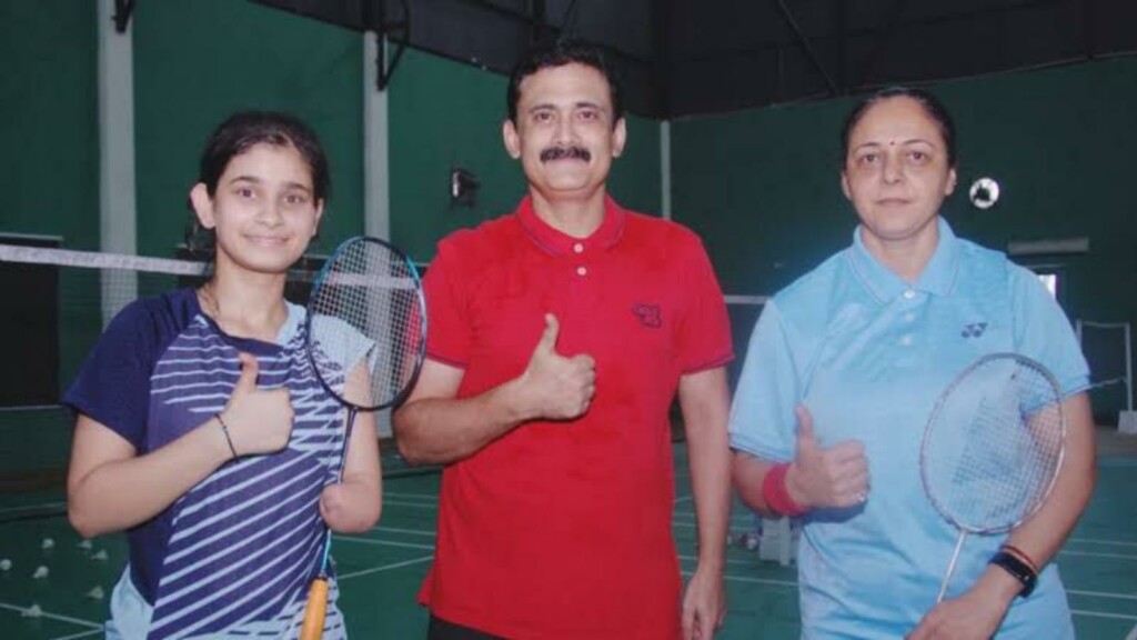 Parmar with her doubles partner Palak Kolhi and coach Gaurav Khanna