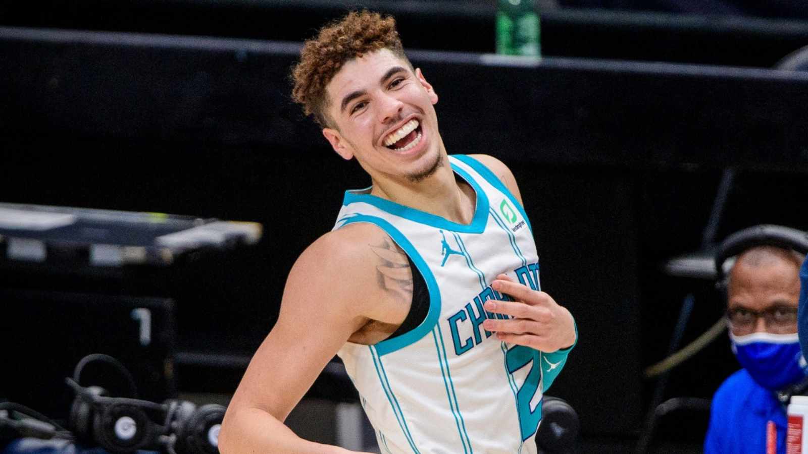 “Him and Victor gonna dominate the league” Fans go berserk as LaMelo Ball drains insane BUZZER BEATER during season debut against the Heat