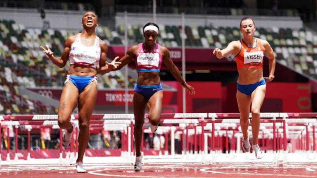 Photo finish in women's 100m hurdles